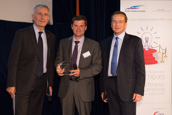 Guillaume Pepy président de la SNCF et Jacques RAPOPORT Président Directeur Général de RFF remettent le trophée à Christian LUBAT fondateur de SiConsult.
